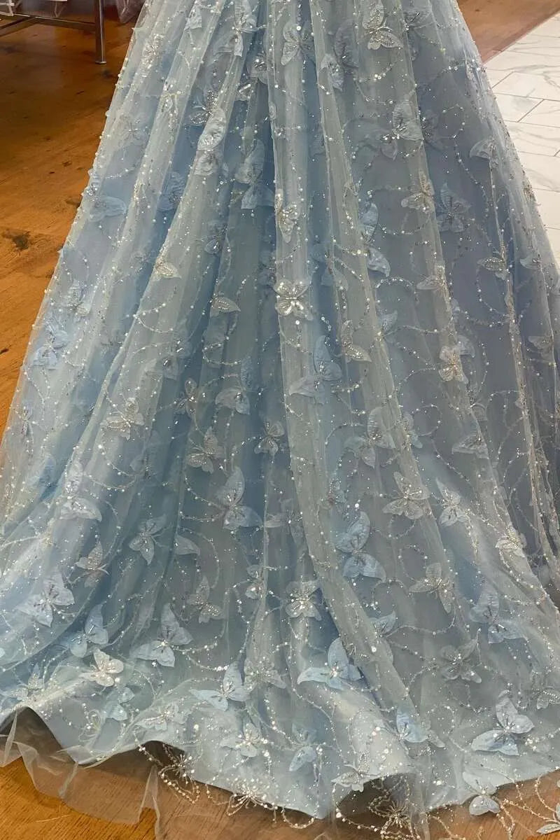 Vestido de fiesta maxi de tul color azul cielo, con silueta en A, escote corazón, hombros descubiertos y sin espalda