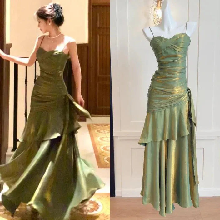 Vestido de fiesta largo de satén corte sirena escote corazón entallado con capas