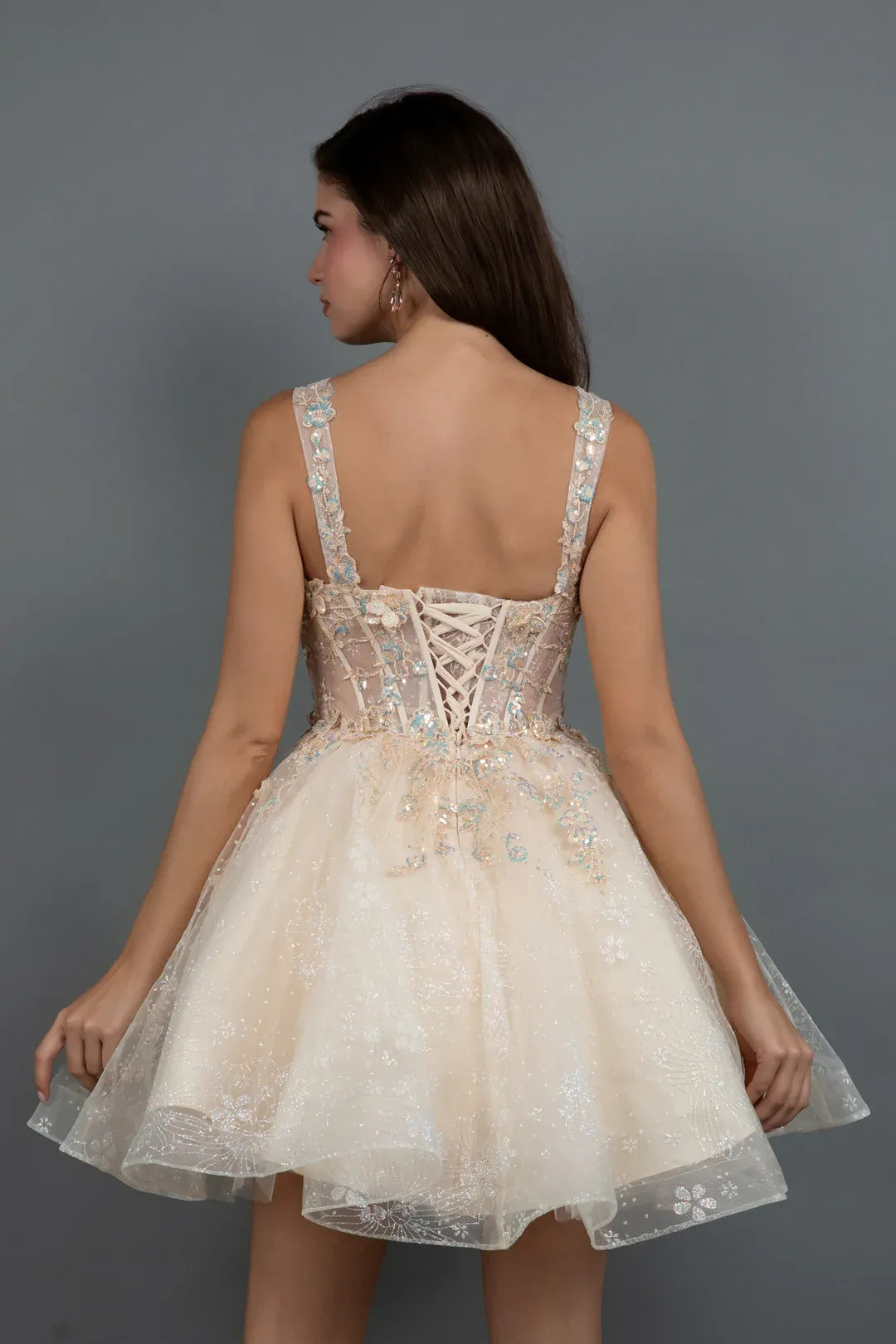 Sparkling A-Line Sweetheart Sleeveless Tulle Short Lace-Up Homecoming Dress