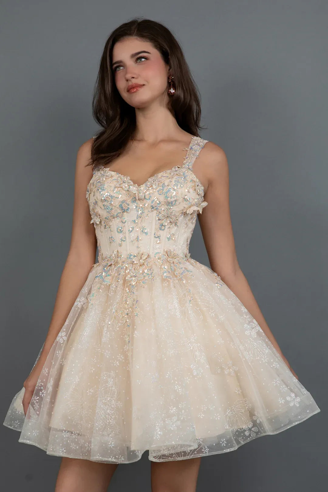 Sparkling A-Line Sweetheart Sleeveless Tulle Short Lace-Up Homecoming Dress