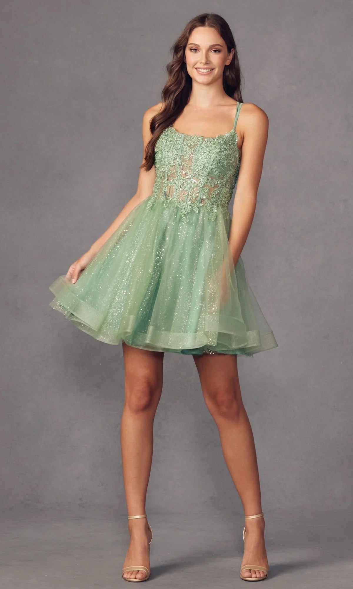 Sparkling A-line Scoop Sleeveless Tulle Short Lace Applique Crisscross Back Homecoming Dress