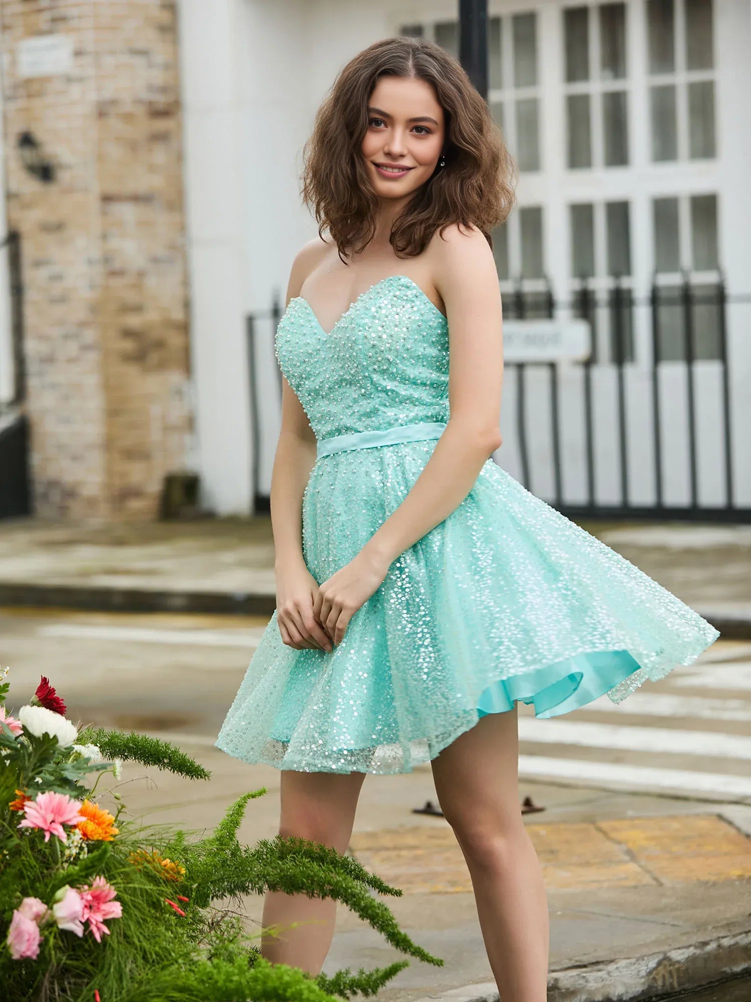 Sparkling A-line Sweetheart Strapless Tulle Short Beaded Adorned Sequin Homecoming Dress