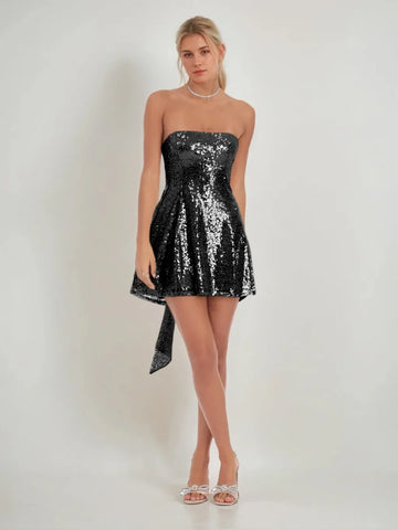 Vestido de Fiesta Mini Ajustado con Fruncido y Tirantes de Espagueti con Escote Pronunciado para Fiesta de Bienvenida