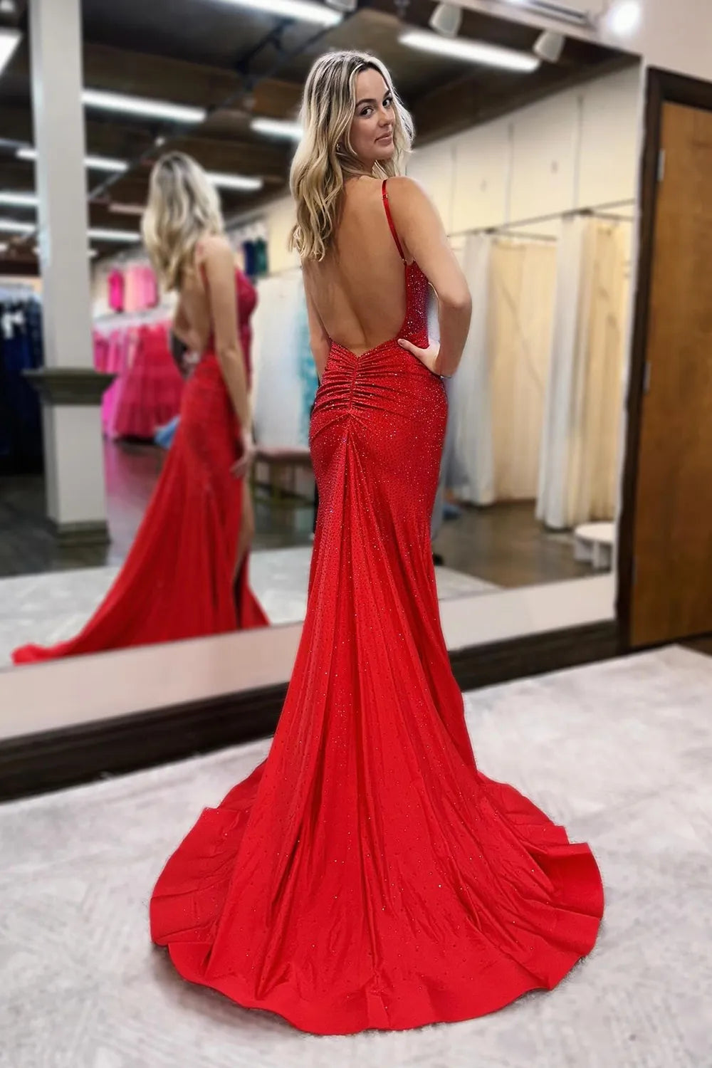 Vestido de Noche Largo de Satén con Escote en V Brillante de Sirena, Espalda Abierta y Abertura