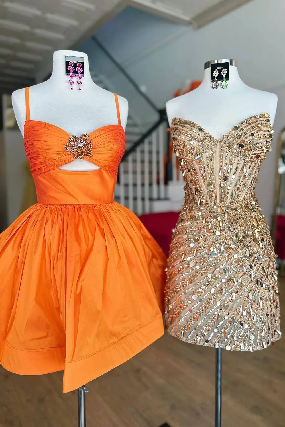 Sparkly Sheath Sweetheart Strapless Sequin Short Homecoming Dress