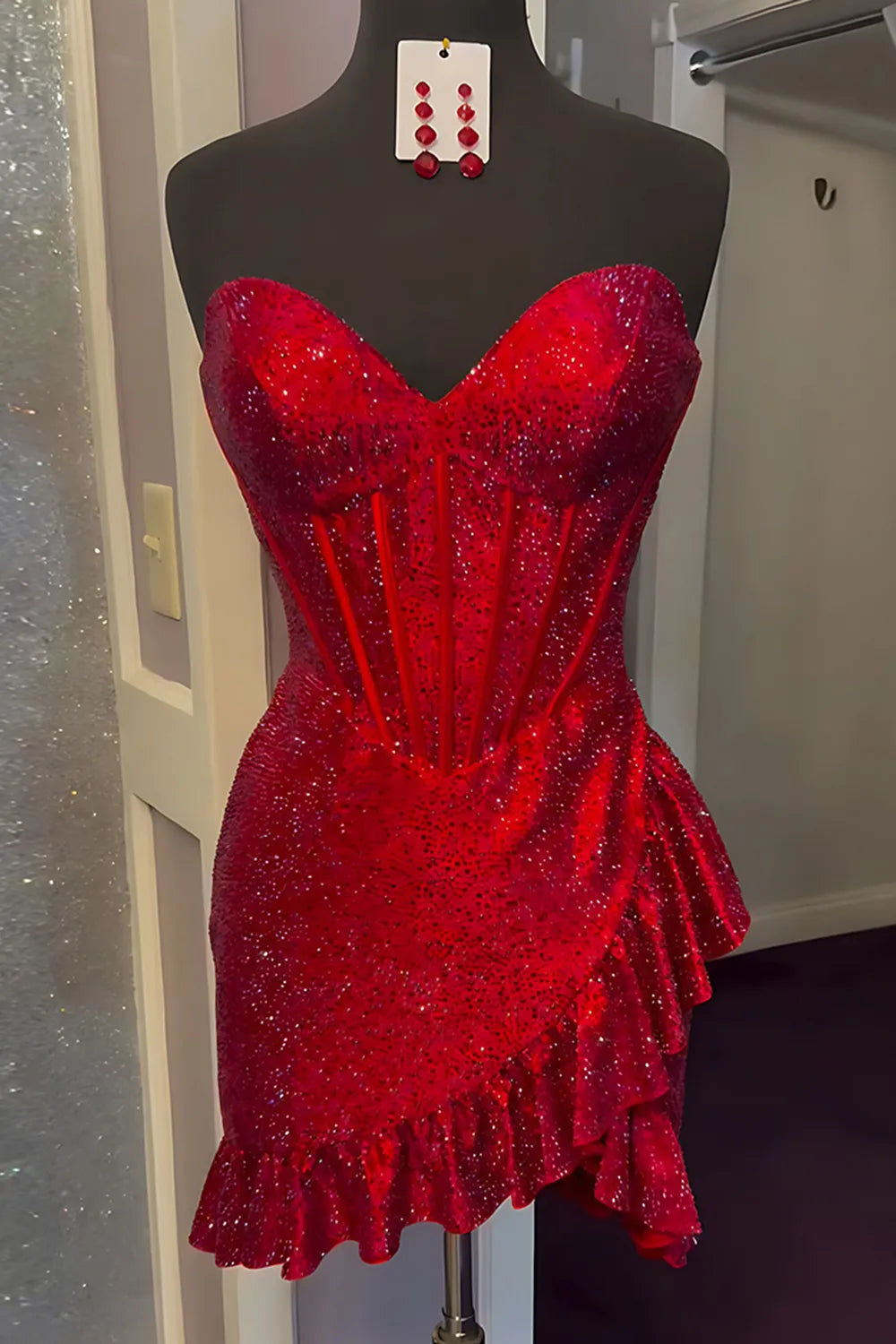 Sparkly Sheath Sweetheart Strapless Sequin Short Ruffled Homecoming Dress