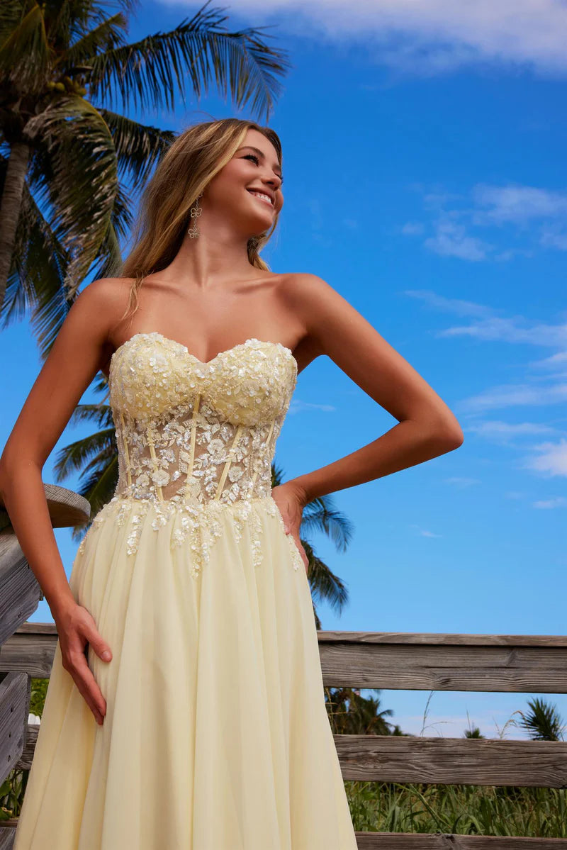 Vestido de Noche A-Line con Corsé, sin Tirantes, de Gasa, Encaje, Cuentas y Flores Intrincadas para Fiesta de Graduación