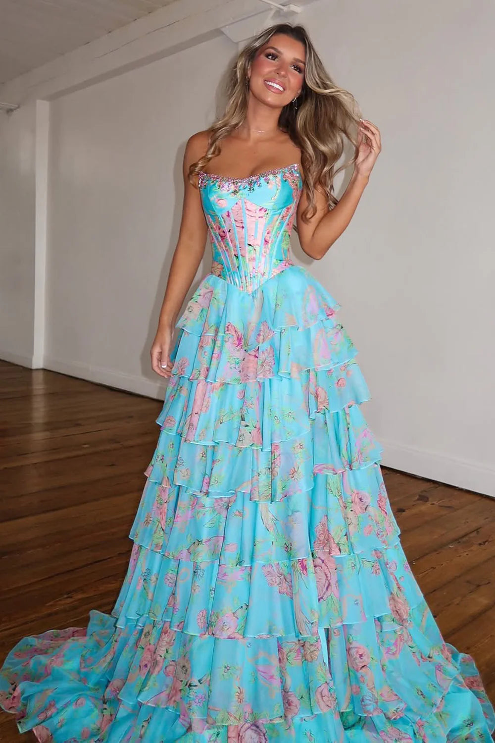 Vestido de fiesta con cuello scooped, corte A, cuentas florales, gasa a capas y abertura alta