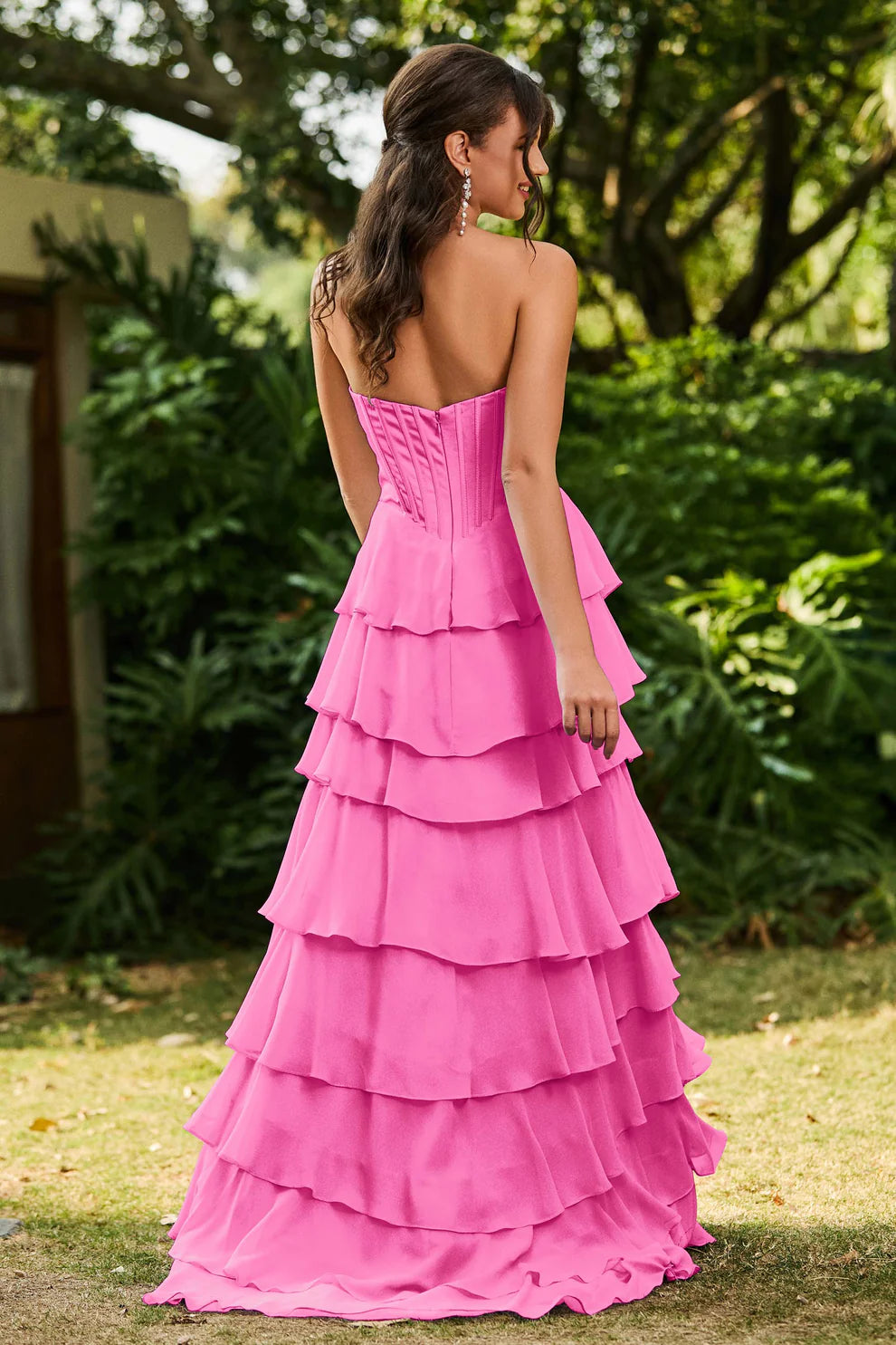 Vestido de fiesta largo de chifón con escote desbocado sin tirantes, corsé, falda con volantes y abertura en línea A