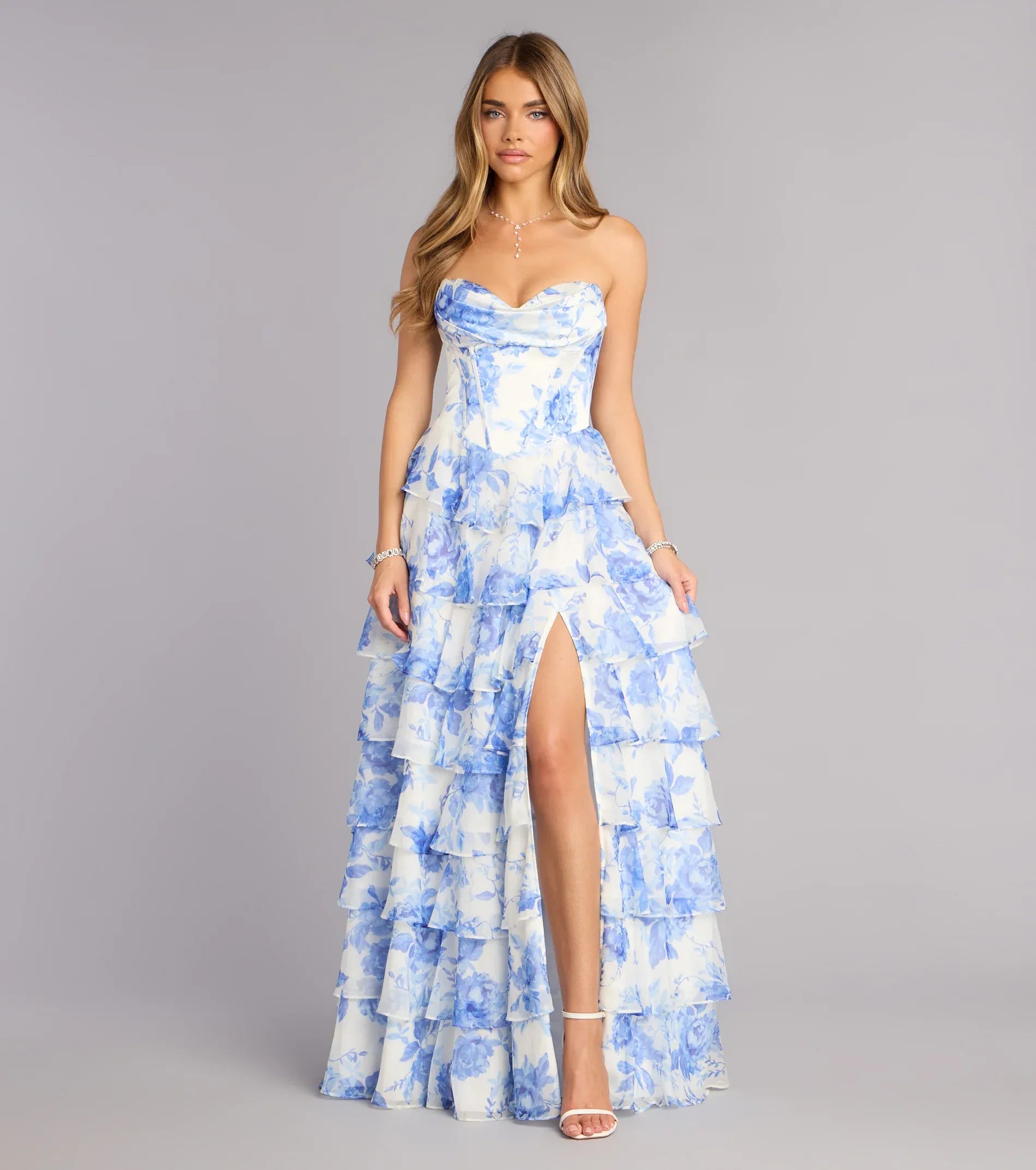 Elegante Vestido Largo de Fiesta Formal sin Tirantes, Línea A, Princesa, Floral de Gasa, en Capas, con Abertura Alta