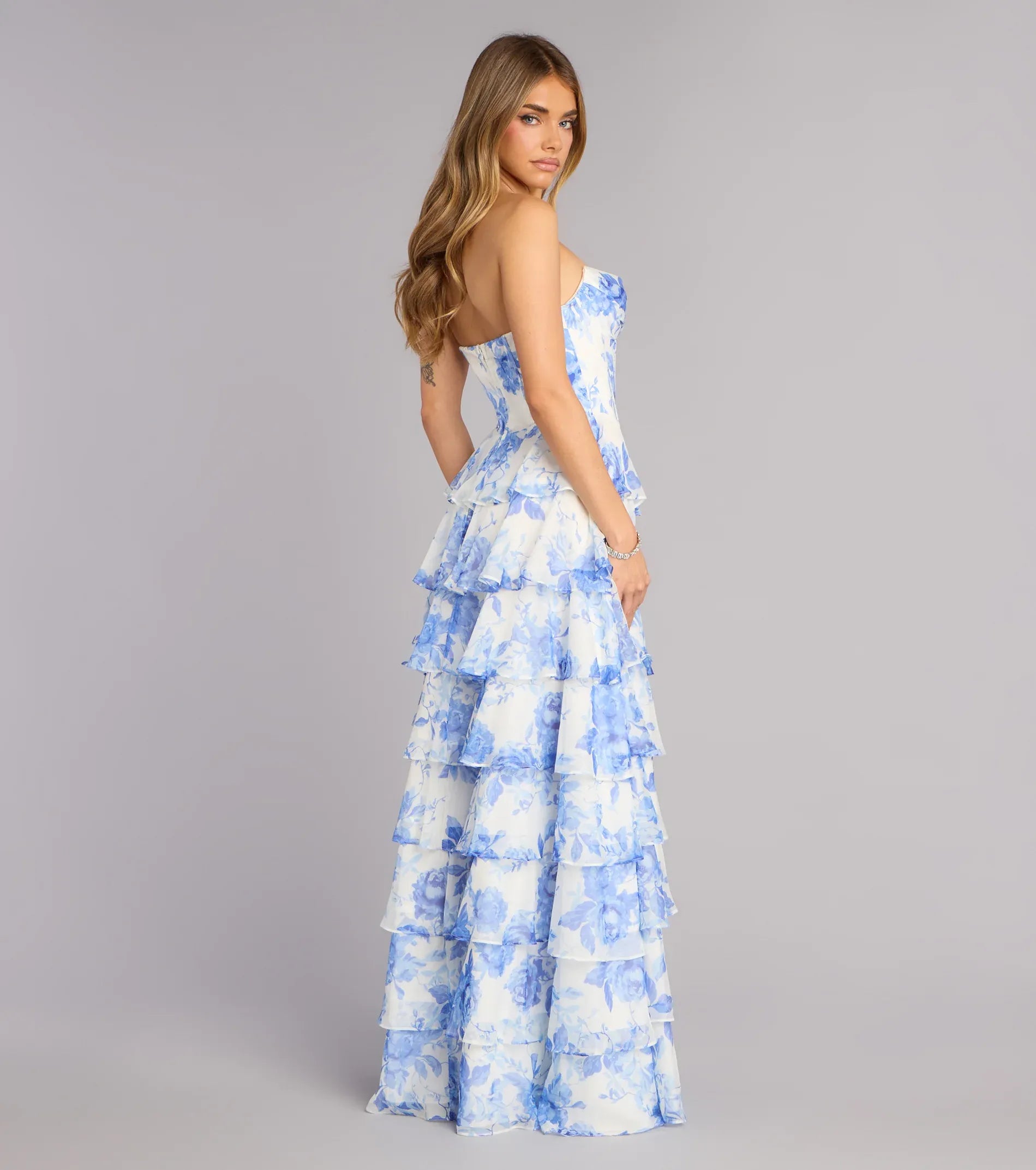 Elegante Vestido Largo de Fiesta Formal sin Tirantes, Línea A, Princesa, Floral de Gasa, en Capas, con Abertura Alta