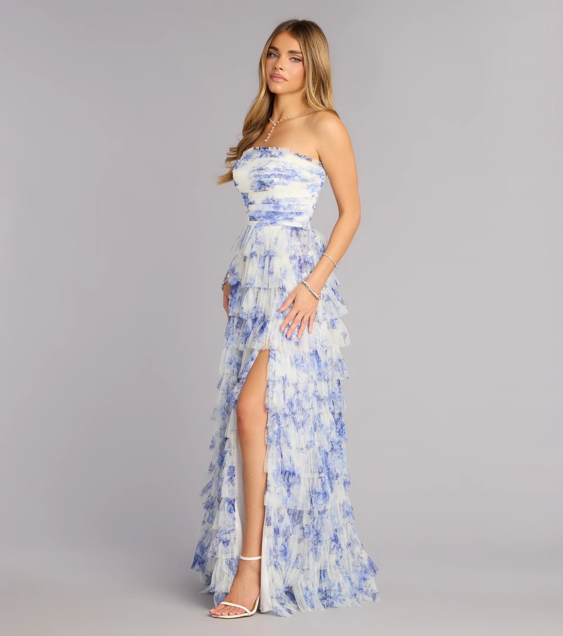 Vestido de Fiesta Largo con Abertura Alta, Línea A, Estilo Princesa, Elegante, Escote Palabra de Honor, con Capas de Tul Floral