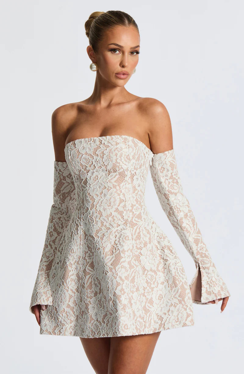 Vestido de cóctel/fiesta de graduación corto acampanado sin tirantes con encaje y mangas desmontables