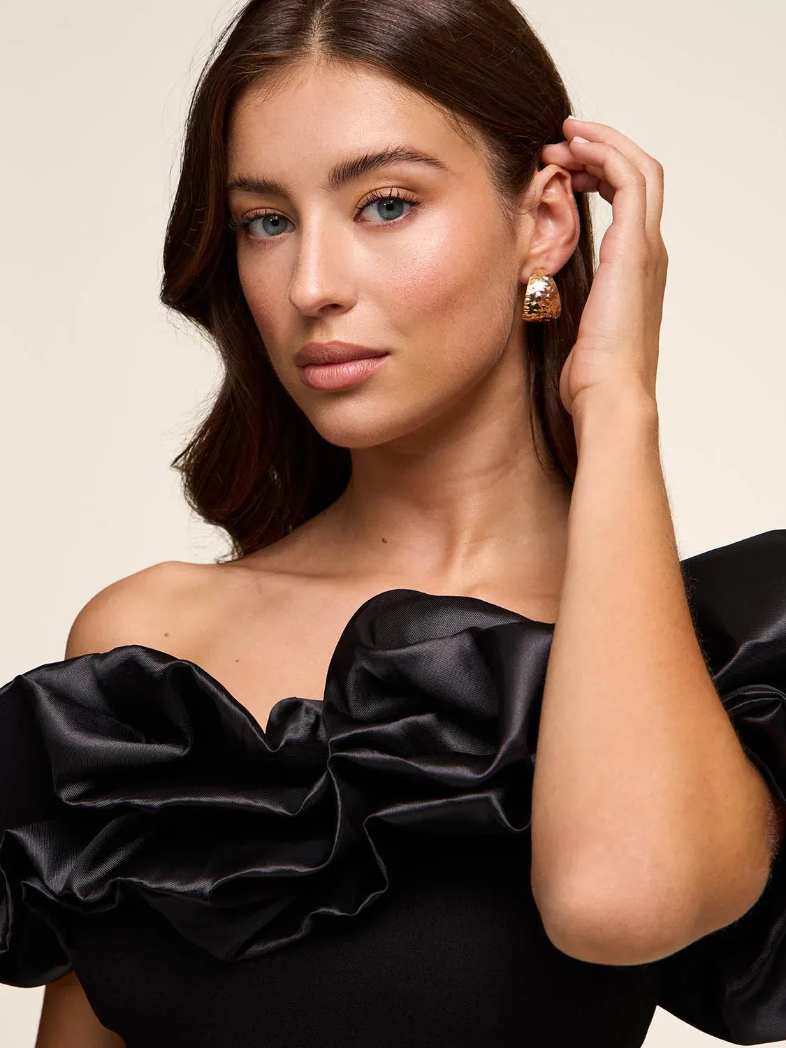 Elegant Strapless Mermaid Gown with Ruffled Bodice High Slit Formal Evening Dress