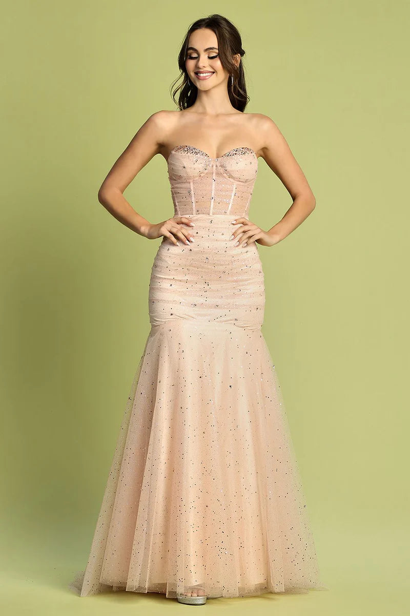 Vestido largo de fiesta tipo sirena con corpiño fruncido de tul brillante sin tirantes
