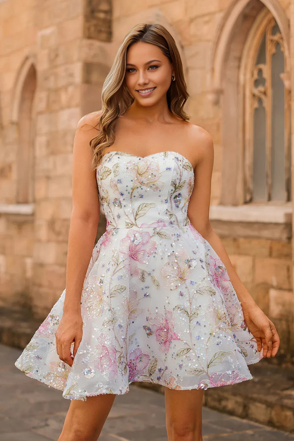 Vestido de fiesta corto con escote corazón, corte princesa, línea A y tul con estampado floral