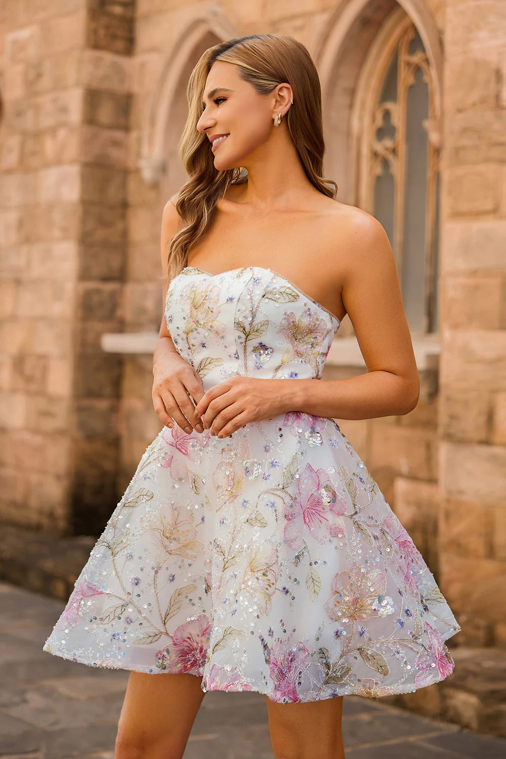 Vestido de fiesta corto con escote corazón, corte princesa, línea A y tul con estampado floral