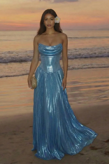 Impresionante vestido de noche largo metalizado con corsé, cuello vuelto y pliegues, corte en A