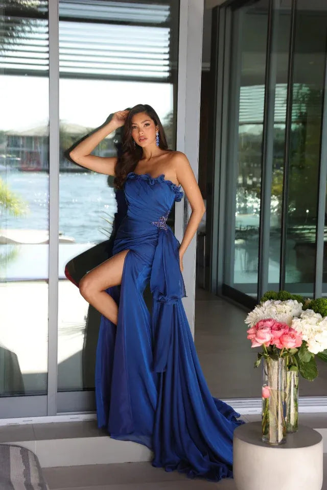 Stunning Fit-and-Flare Strapless Sleeveless Chiffon Evening Dress Floor-Length Ruffled Beaded High-Slit Prom Dress With Train