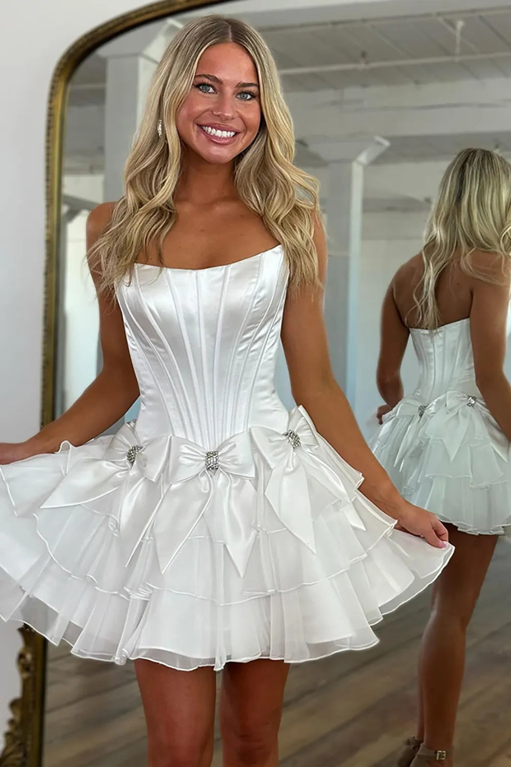 Stunning Cute A-line Sweetheart Sleeveless Satin Homecoming Dress Mini Rhinestone Bow Cocktail Dress