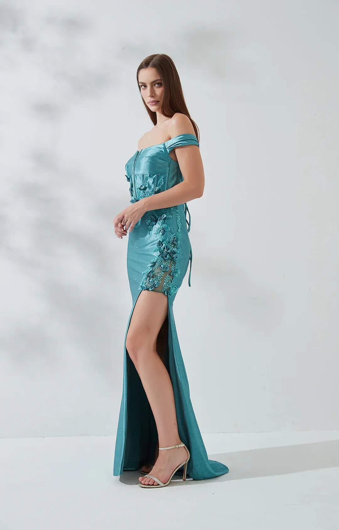 Stunning Mermaid Off-shoulder Short-sleeve Glitter Floor-length Floral Slit Lace-up Evening Gown