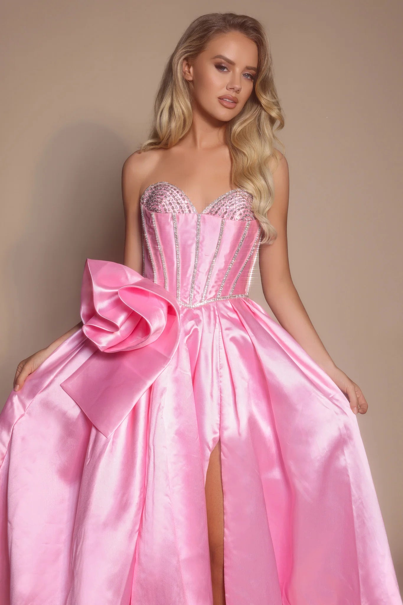 Vestido de fiesta de satén con cuello corazón, lazo, corte A, hasta el suelo, con abertura alta