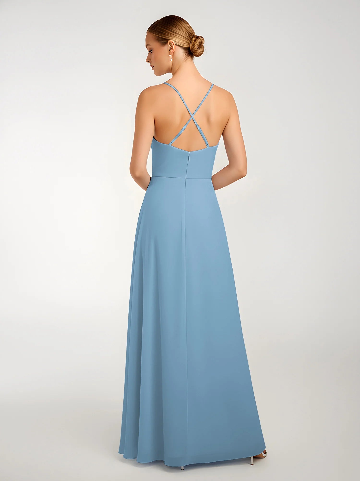 Vestido largo de gasa para damas de honor con escote en V de tirantes finos, nudo delantero, abertura y espalda cruzada