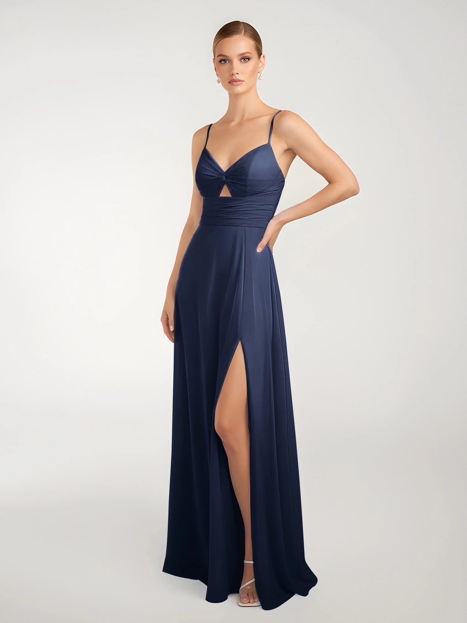 Vestido largo de gasa para damas de honor con escote en V de tirantes finos, nudo delantero, abertura y espalda cruzada