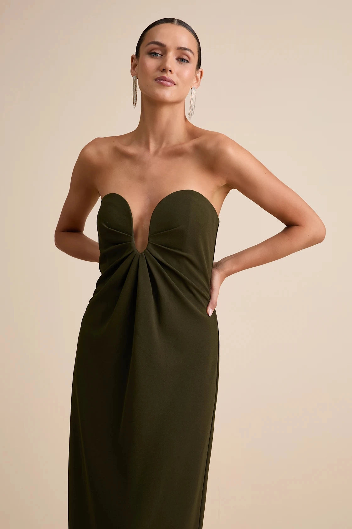 Solid Black Column Strapless Deep V Open Back Maxi Homecoming Gown Vedress