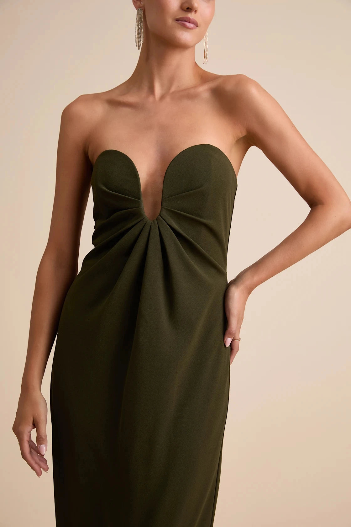 Solid Black Column Strapless Deep V Open Back Maxi Homecoming Gown Vedress