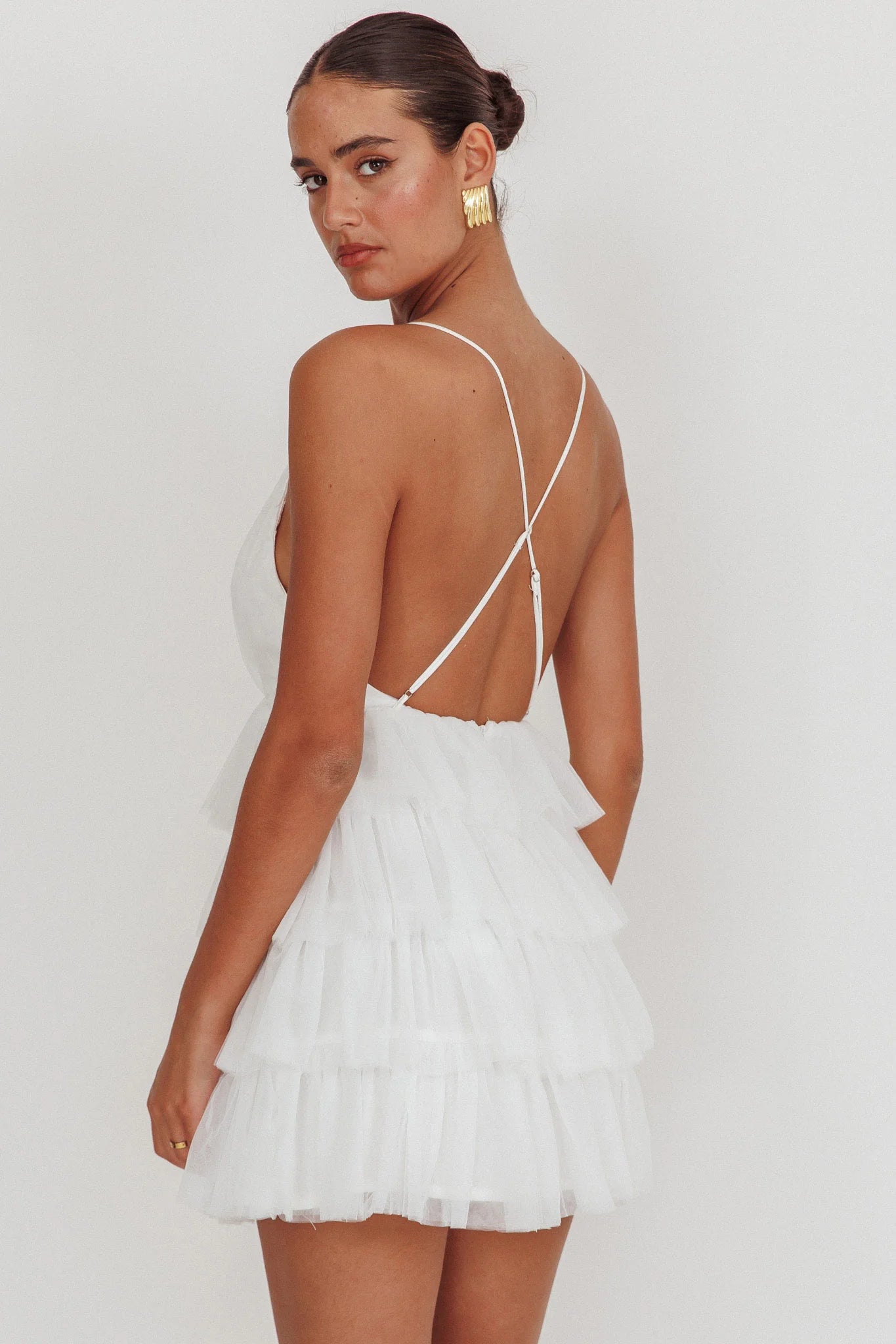 Tiered Plunge Neck Sleeveless Tulle Homecoming Dress Mini Cocktail Party Dress With Crisscross Back