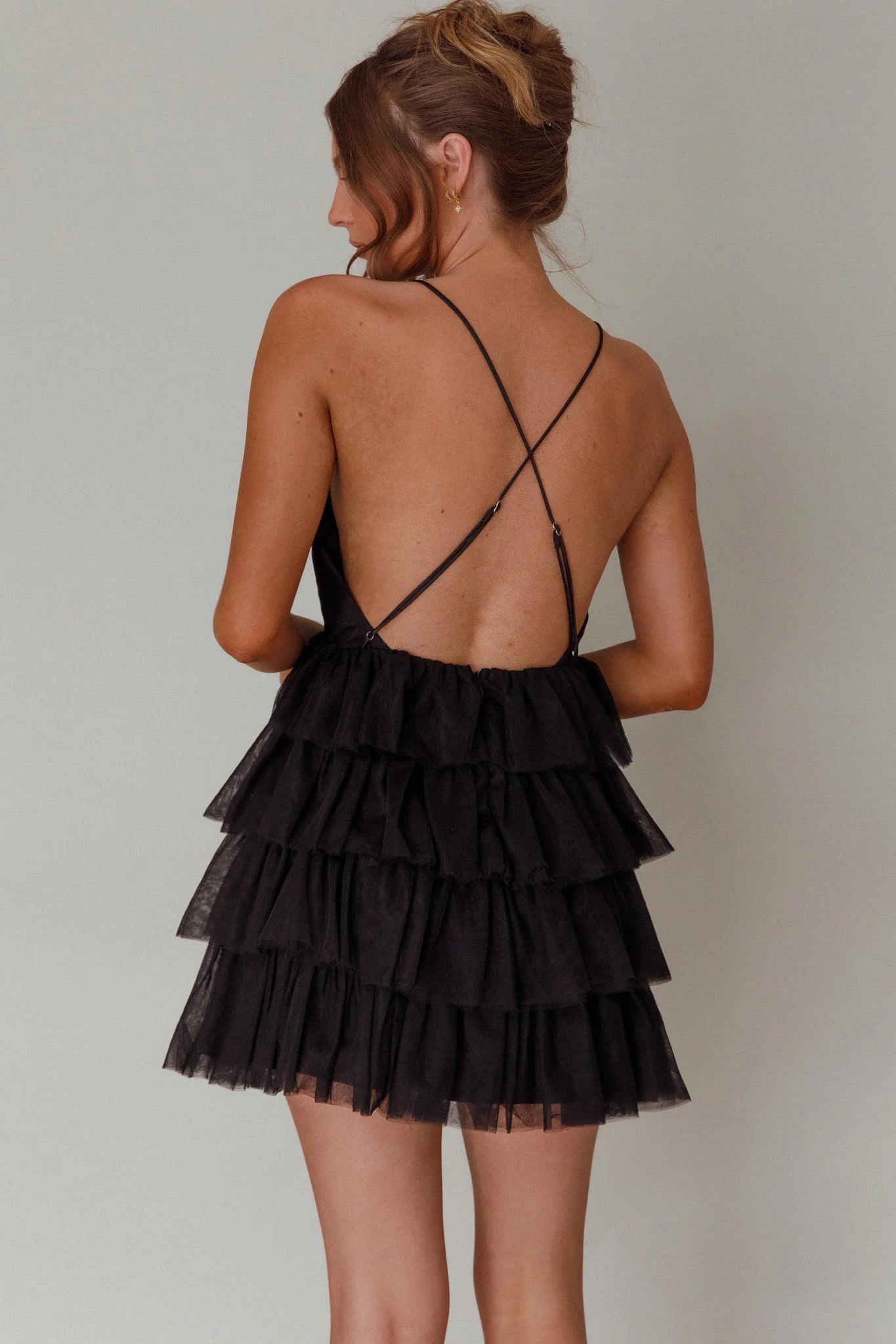 Tiered Plunge Neck Sleeveless Tulle Homecoming Dress Mini Cocktail Party Dress With Crisscross Back