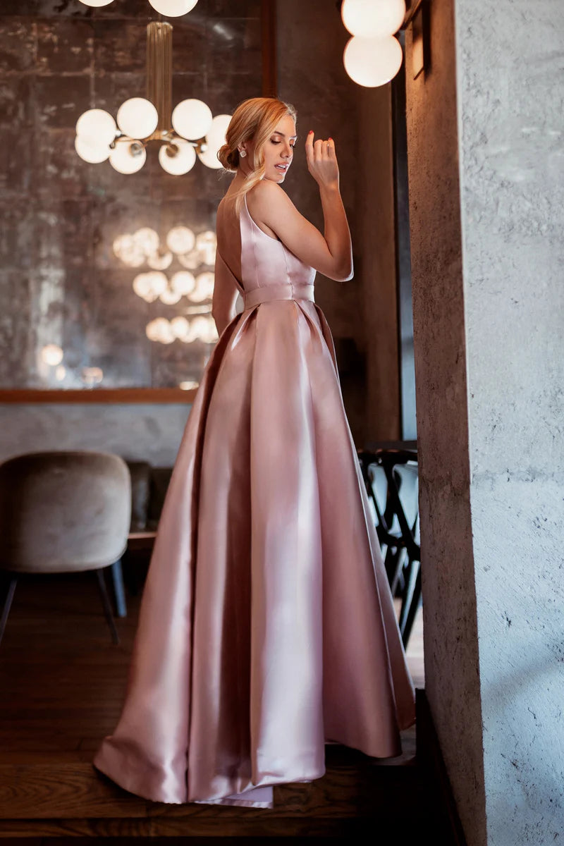 Vestido de noche formal elegante de satén con cuello en V, cinturón, abertura alta y corte en A