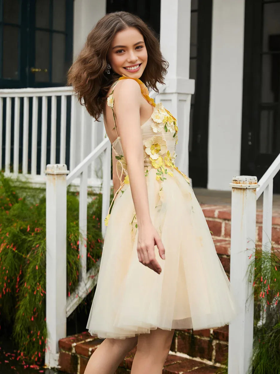 Whimsical A-Line Square Neck Sleeveless Floral Applique Short Lace-Up Homecoming Dress