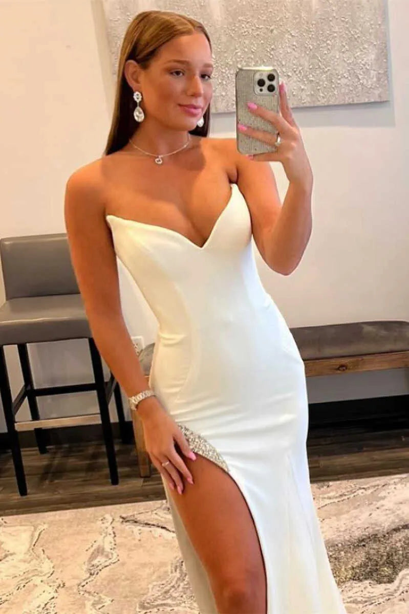 Vestido de Noche Largo Sirena de Satén Blanco, con Escote Corazón, sin Tirantes y sin Espalda