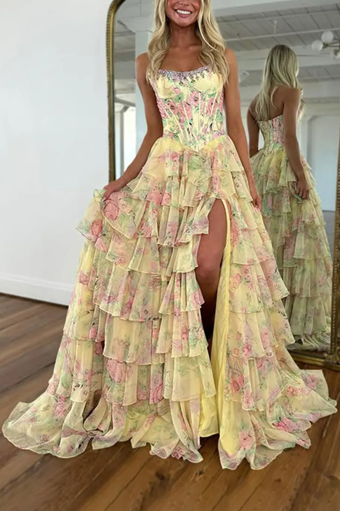 Vestido de Fiesta Largo con Corsé, Escote Corazón, Estampado Floral, Volantes en Capas, Abertura Alta y Corpino Bordado