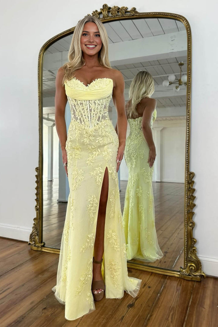 Vestido de Noche Sirena con Escote Corazón, Encaje Aplicado, Abertura Alta y sin Tirantes para Fiesta de Graduación