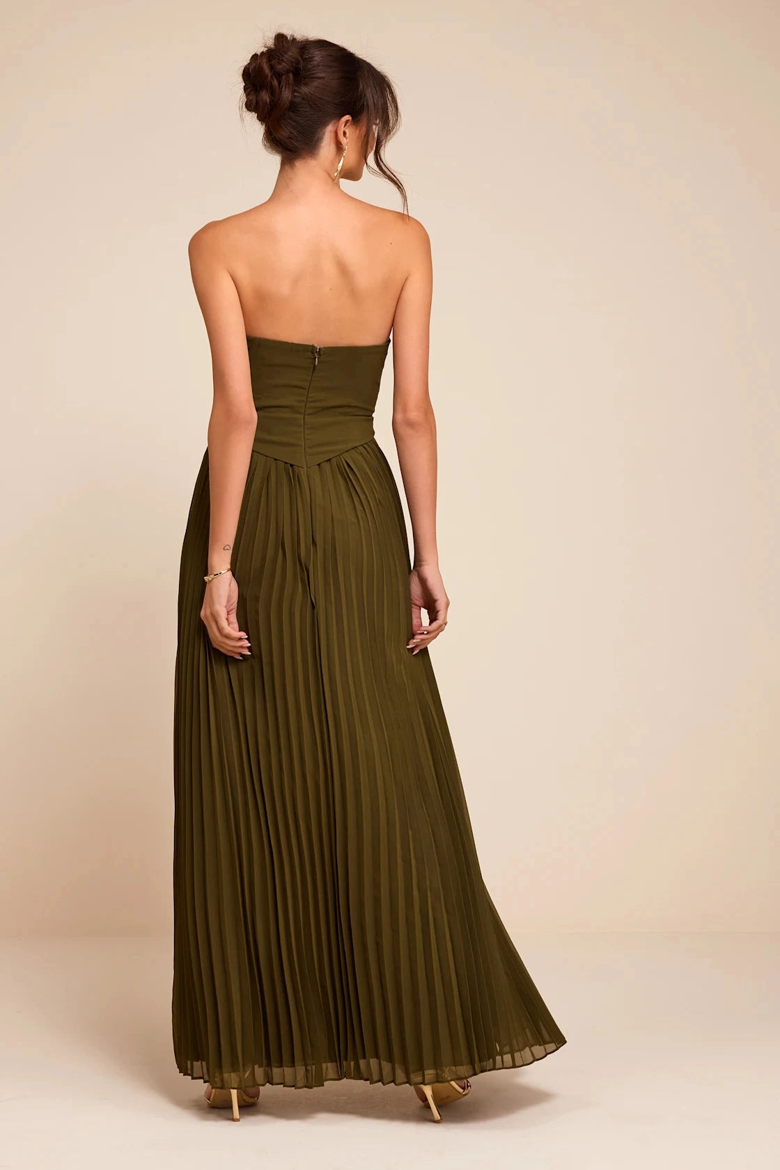 Olive Green A Line Strapless Plunge Open Back Maxi Bridesmaid Gown Vedress