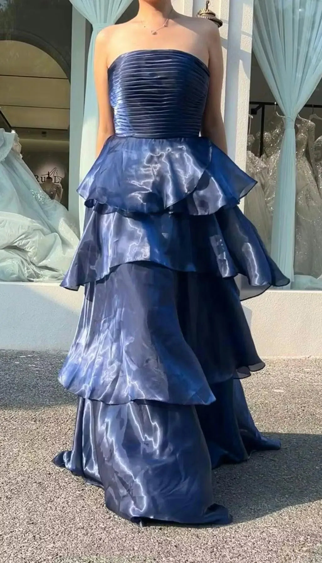 Vestido de Noche Formal Acampanado, sin Mangas, sin Tirantes, Fruncido, con Volantes, hasta el Suelo