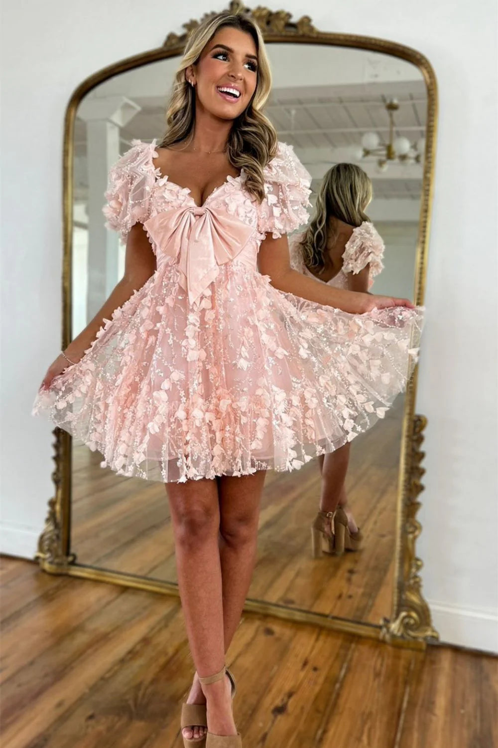 A-Line Sweetheart Puff Short Sleeve Tulle Short Bow Homecoming Dress