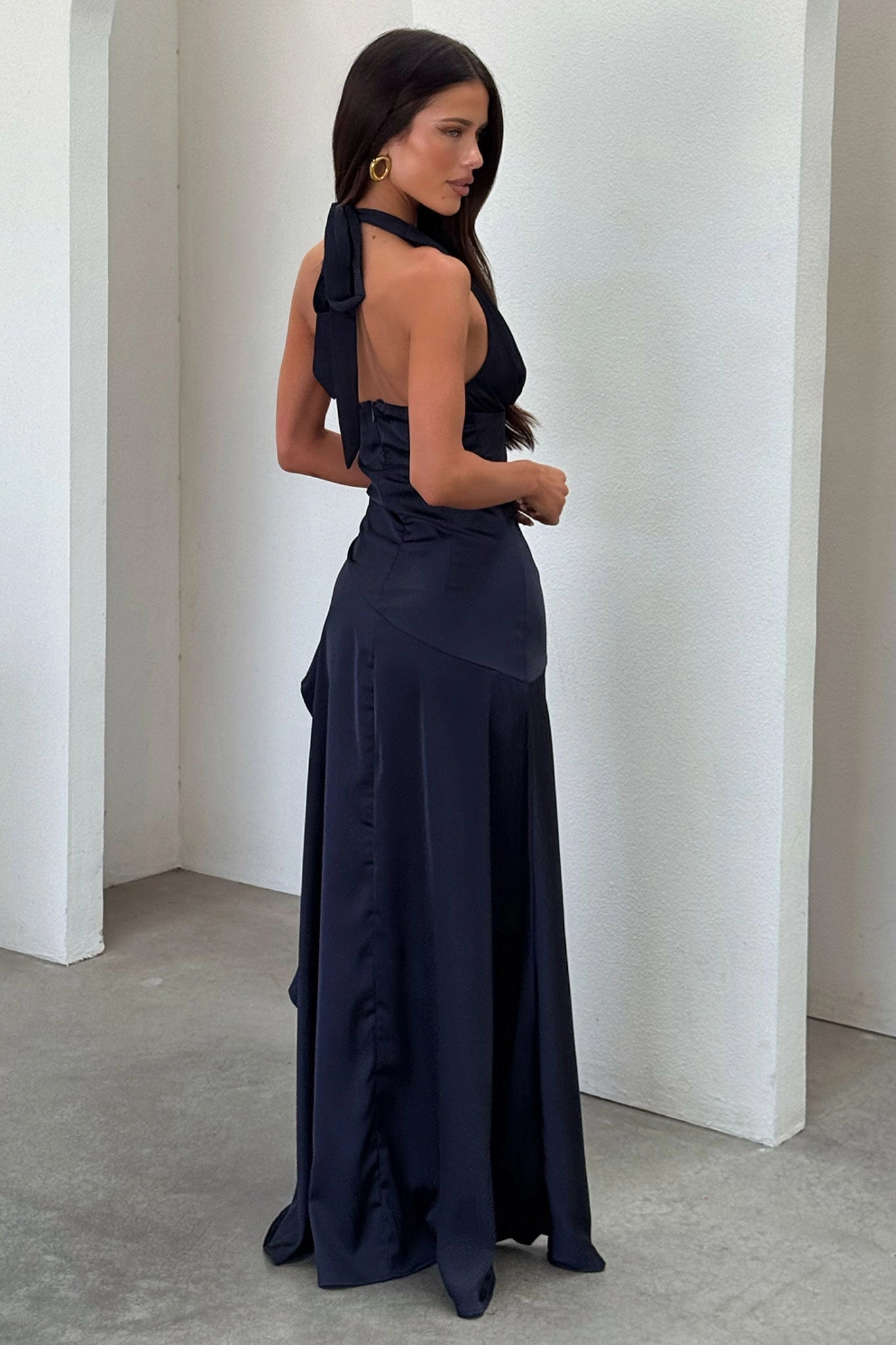 Glamorous A‑Line Halter Plunging Sleeveless Tie‑Back High‑Slit Bridesmaid Prom Dress