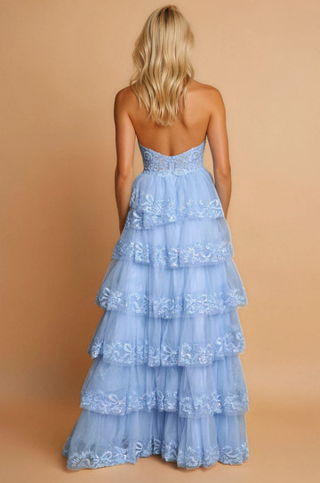 Elegante vestido de fiesta largo de tul con volantes, sin mangas, espalda abierta, cuello halter y corpiño con cuentas