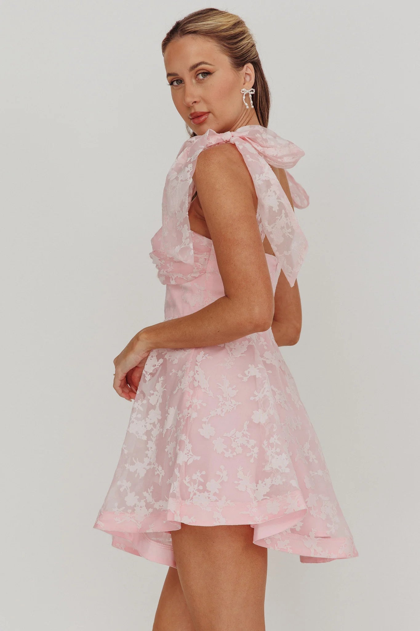 Minivestido de organza con estampado floral, escote corazón y tirantes de lazo para regreso a casa