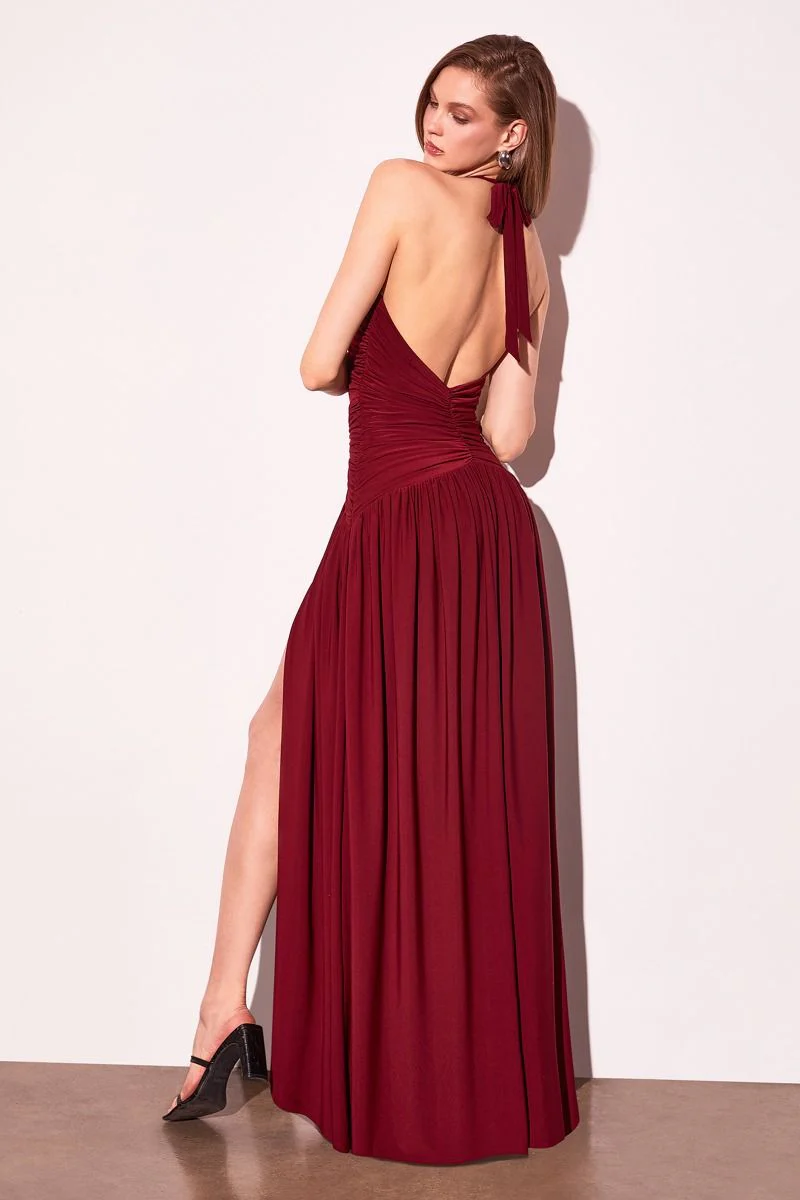 Elegant Plunging Neck Halter Maxi Dress - Ruched Detail High Slit Bridesmaid Dress