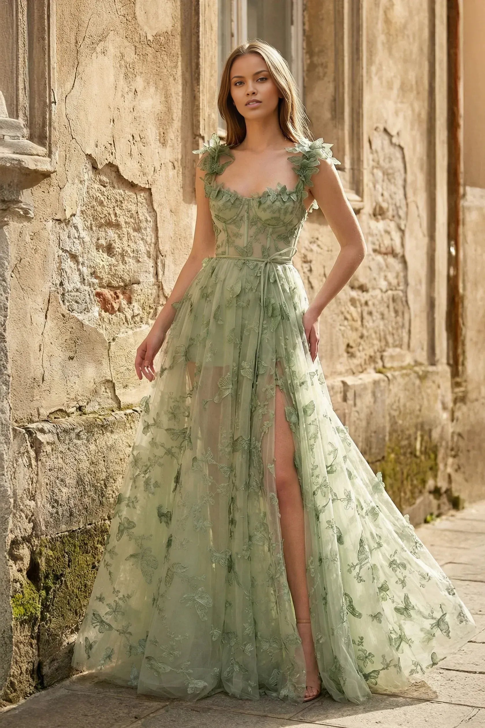 Romántico vestido de fiesta de corte A, princesa, escote corazón con aplicaciones de mariposas, largo hasta el suelo