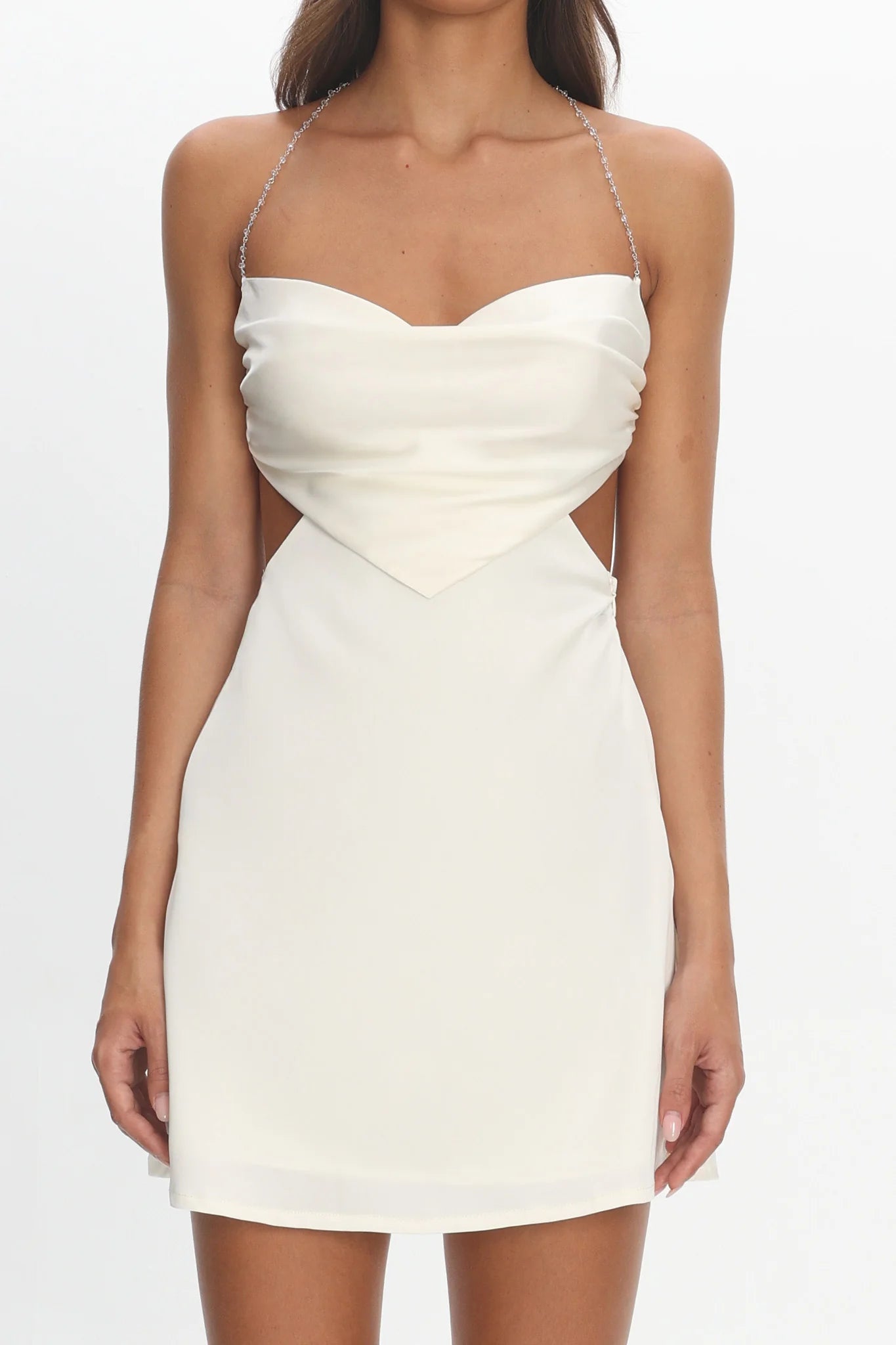 Vestido de raso halter con tirantes de cadena y lazo calado para fiesta de graduación