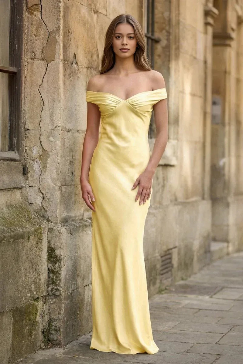 Elegante vestido de fiesta largo de dama de honor de satén con hombros descubiertos y silueta columna