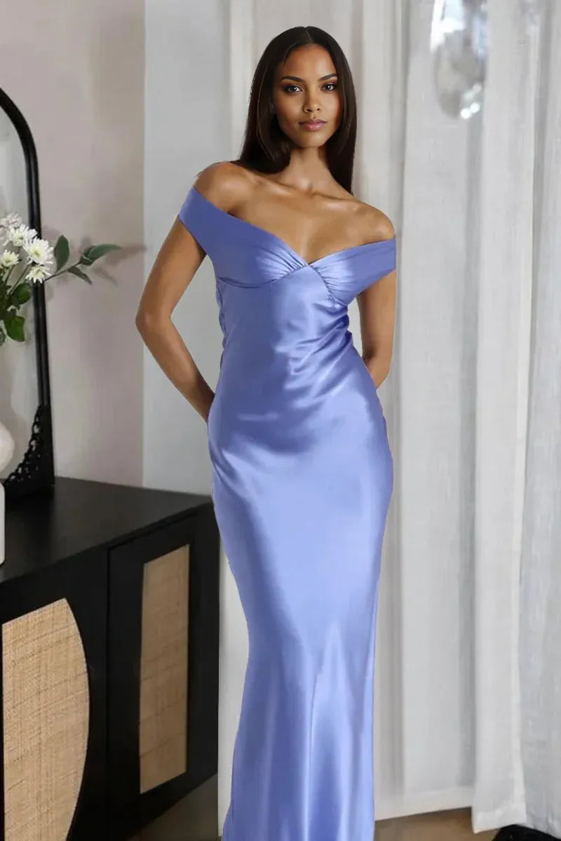 Elegante vestido de fiesta largo de dama de honor de satén con hombros descubiertos y silueta columna