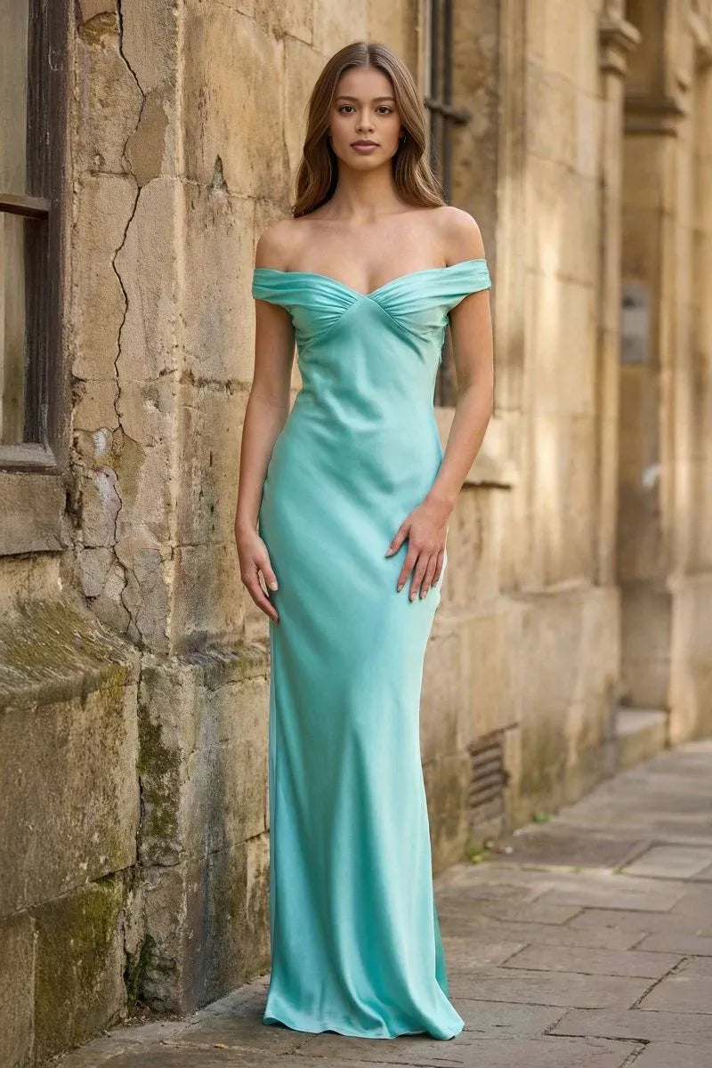 Elegante vestido de fiesta largo de dama de honor de satén con hombros descubiertos y silueta columna