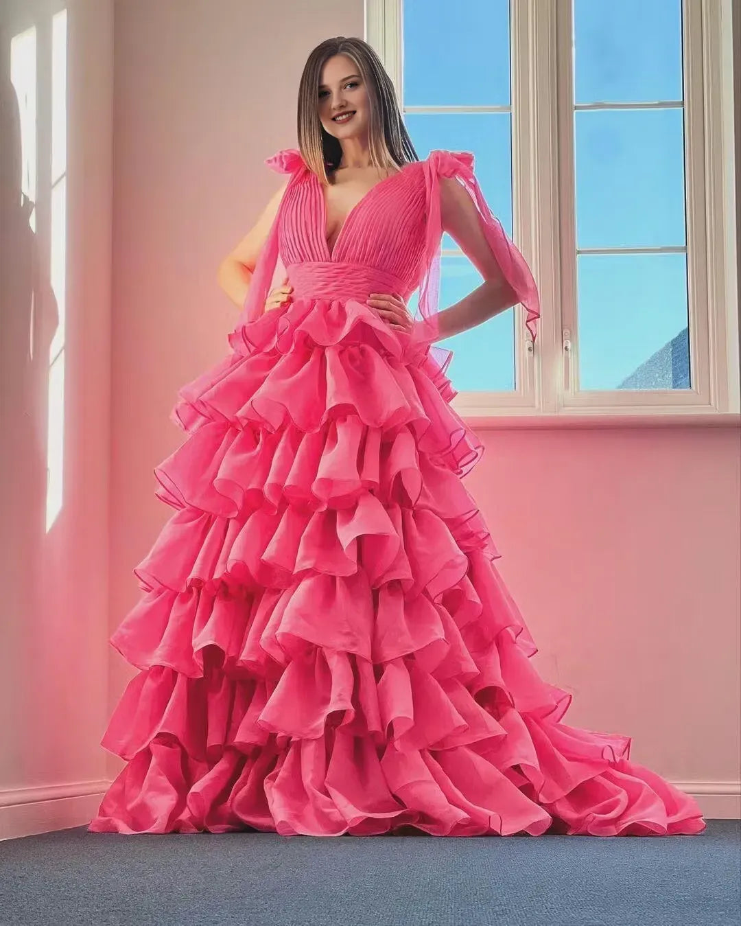Vestido de fiesta con escote en V profundo, falda princesa en línea A, lazo, volantes en capas y abertura hasta el suelo